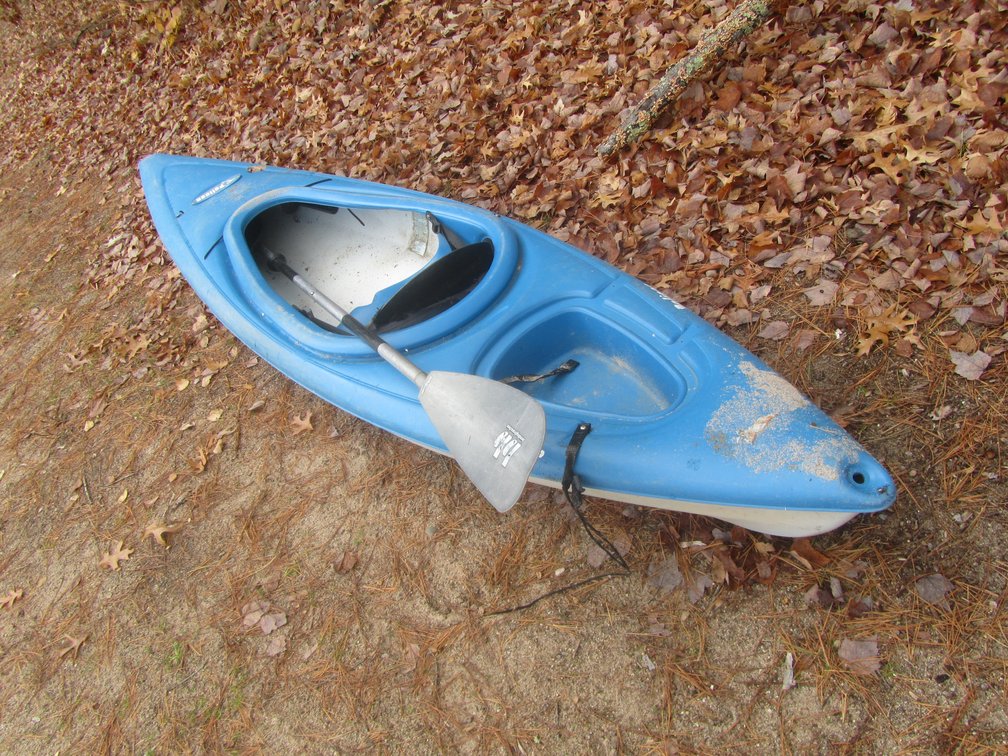 Pelican 10' Kayak w/Paddle