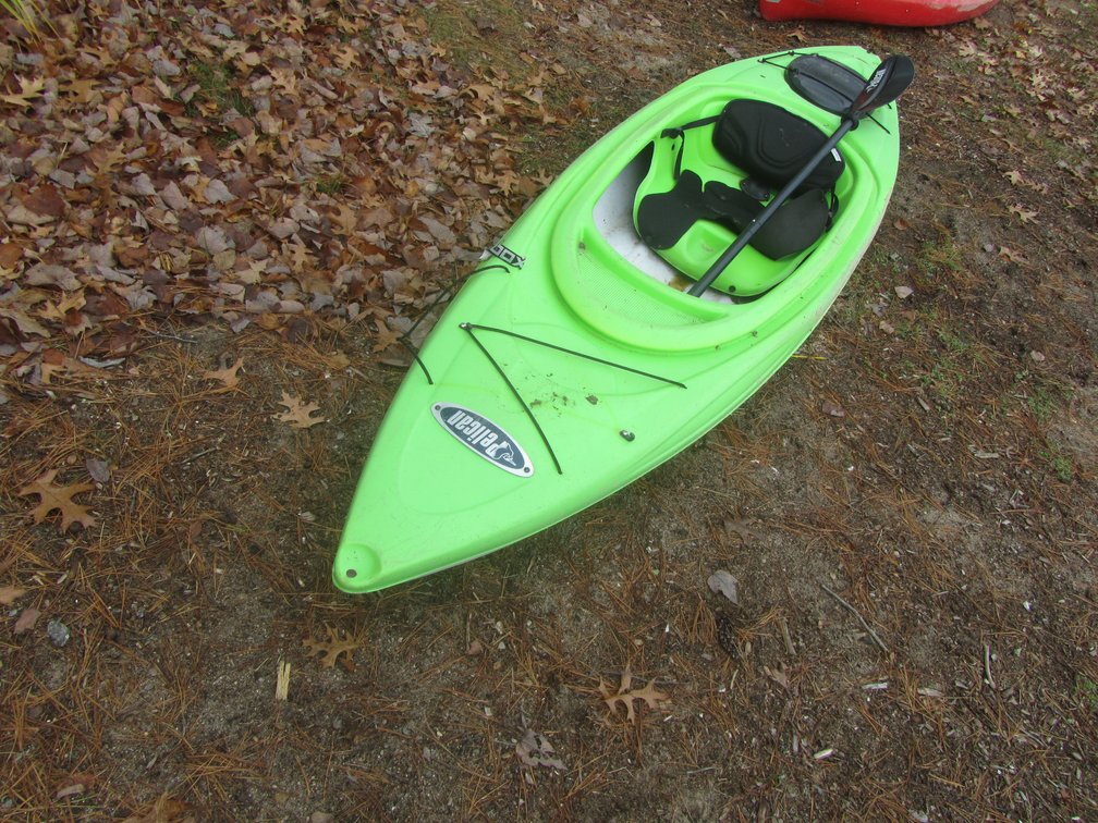Pelican 10' Kayak w/Paddle