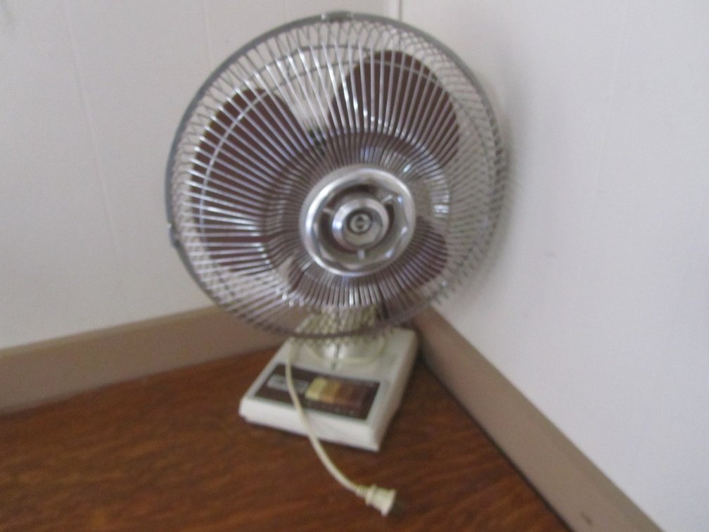 Commander Sleepy Breeze 12" Oscillating Fan