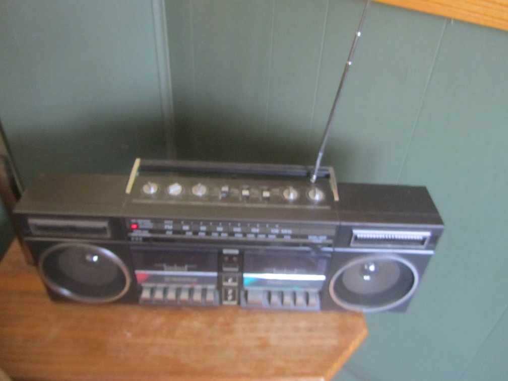 Gold Star Cassette AM/FM Radio