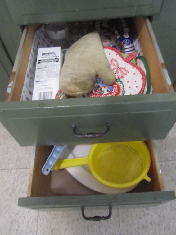 Contents Of (2) Drawers