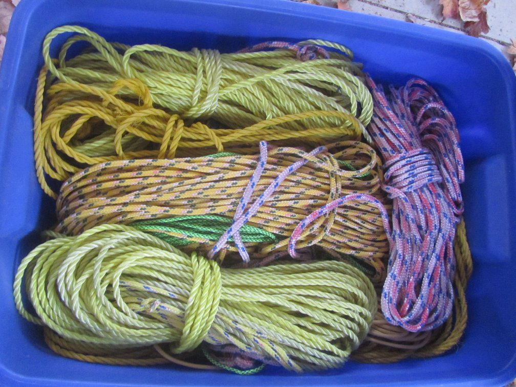 Rubbermaid Roughneck Tub Full Of Assorted Braided Rope