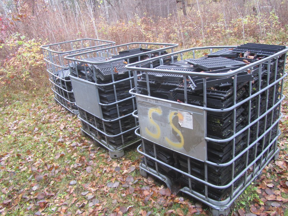 Large Lot Of Plastic Snap-Together Floor Grates