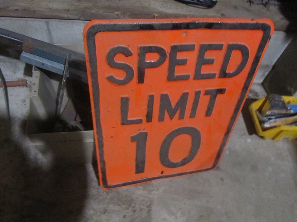 10 MPH Road Sign