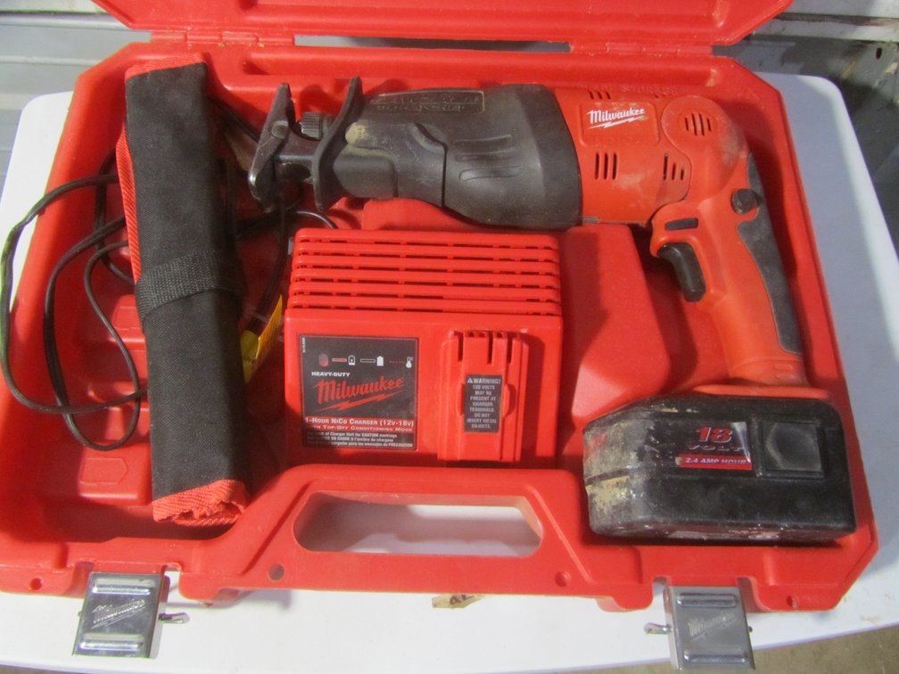 Milwaukee Heavy Duty 18v Sawzall