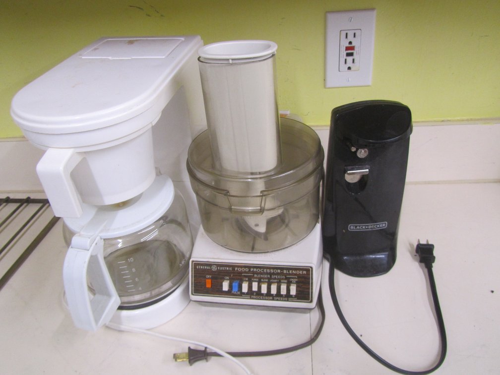 Lot Of Kitchen Appliances