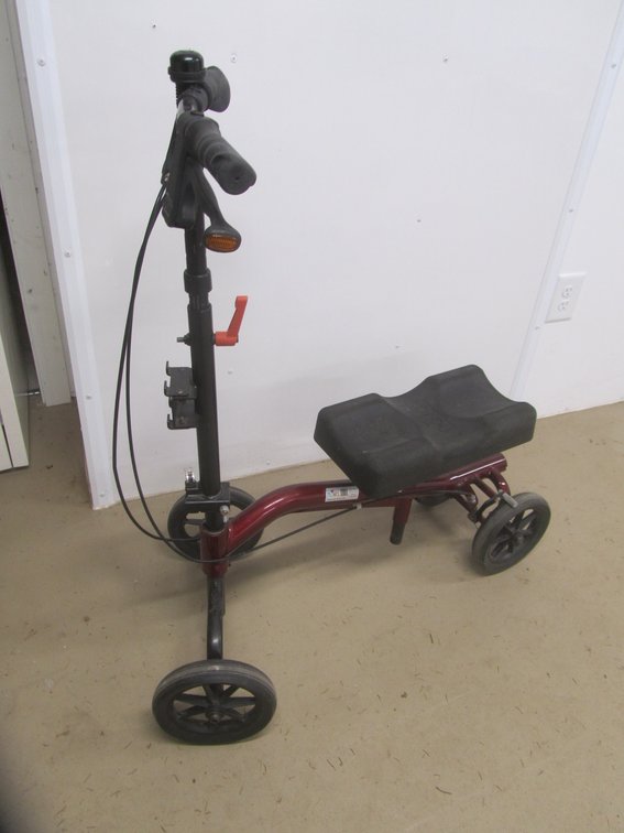 Nova Turning Knee Walker