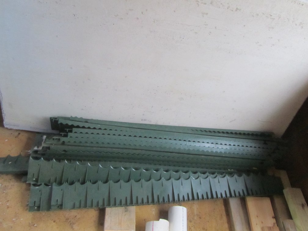 Lot Of Plastic Edging Pieces