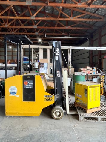 Image for Yale Electric Docker Forklift With Battery Charger