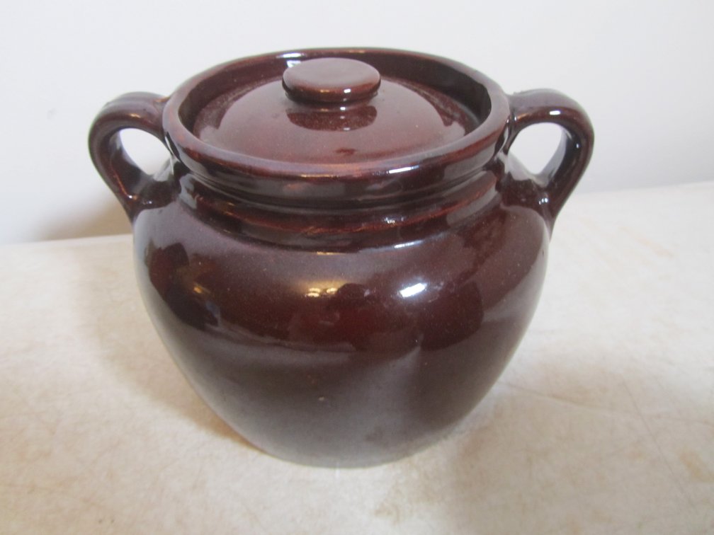 Stoneware Pot w/Lid