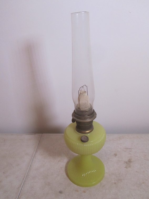 Aladdin Model B Oil Lamp w/Shade