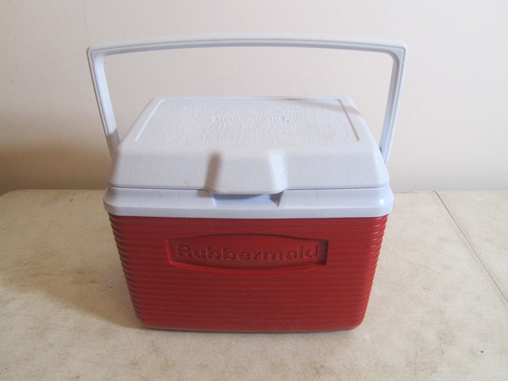 Rubbermaid Cooler
