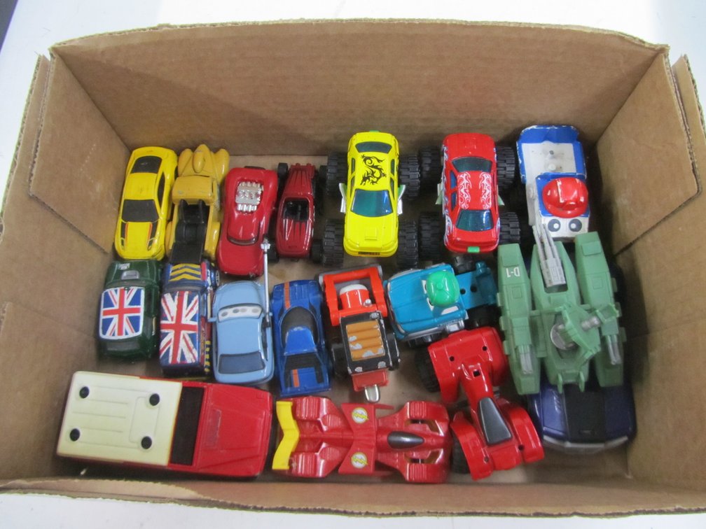 Flat Of Assorted 1:64 Scale Die Cast Cars