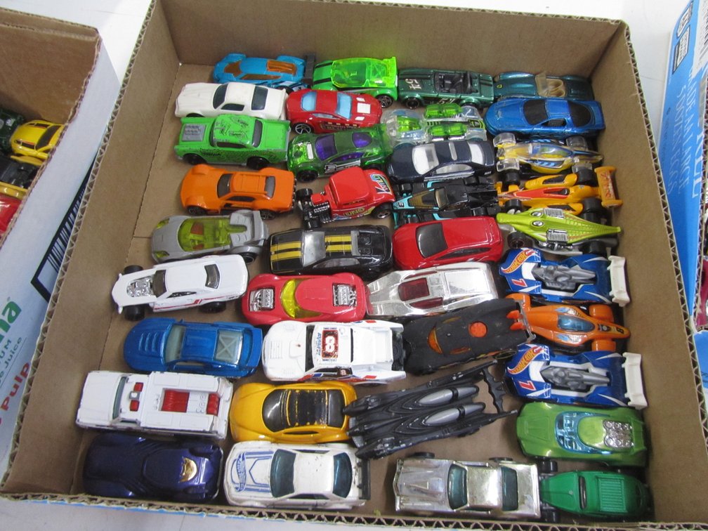 Flat Of Assorted 1:64 Scale Die Cast Cars