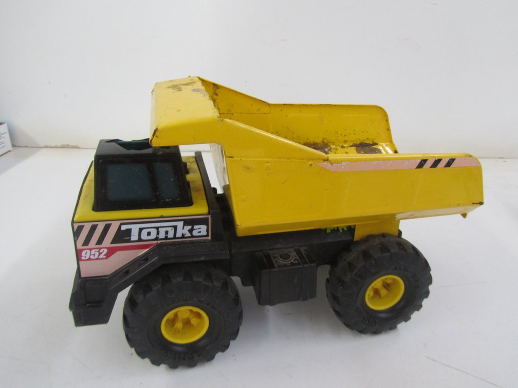 Tonka #952 Dump Truck