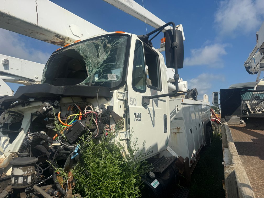 2006 International 7400 DT466 6X6