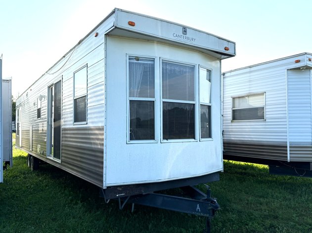 Image for 2006 Canterbury Park Model Travel Trailer