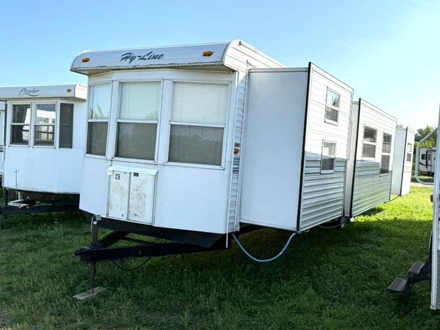 Image for 2002 Hy-Line 36' Travel Trailer