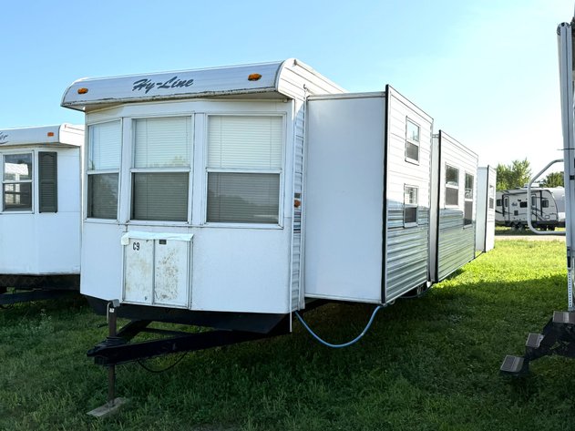 Image for 2002 Hy-Line 36' Travel Trailer