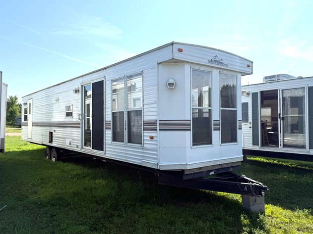 Image for 2001 Breckenridge 36' Travel Trailer