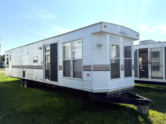 Image for 2001 Breckenridge 36' Travel Trailer