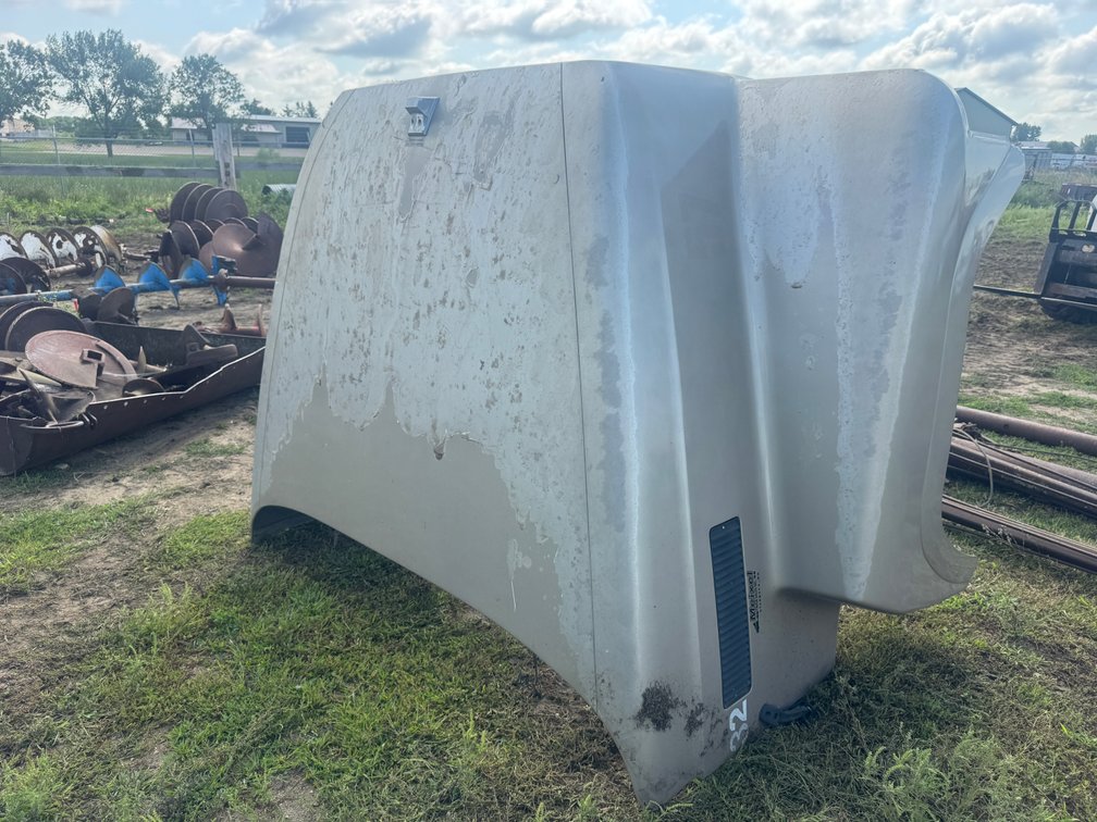 Hood from a Mack 2004 CH613