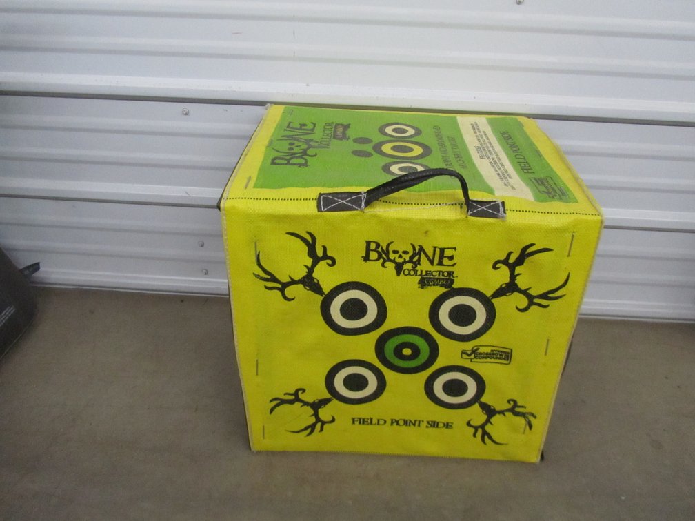 Bone Collector Combo Field And Broadhead Archery Target