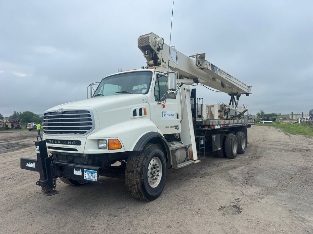 2007 Sterling LT9500 with National Crane