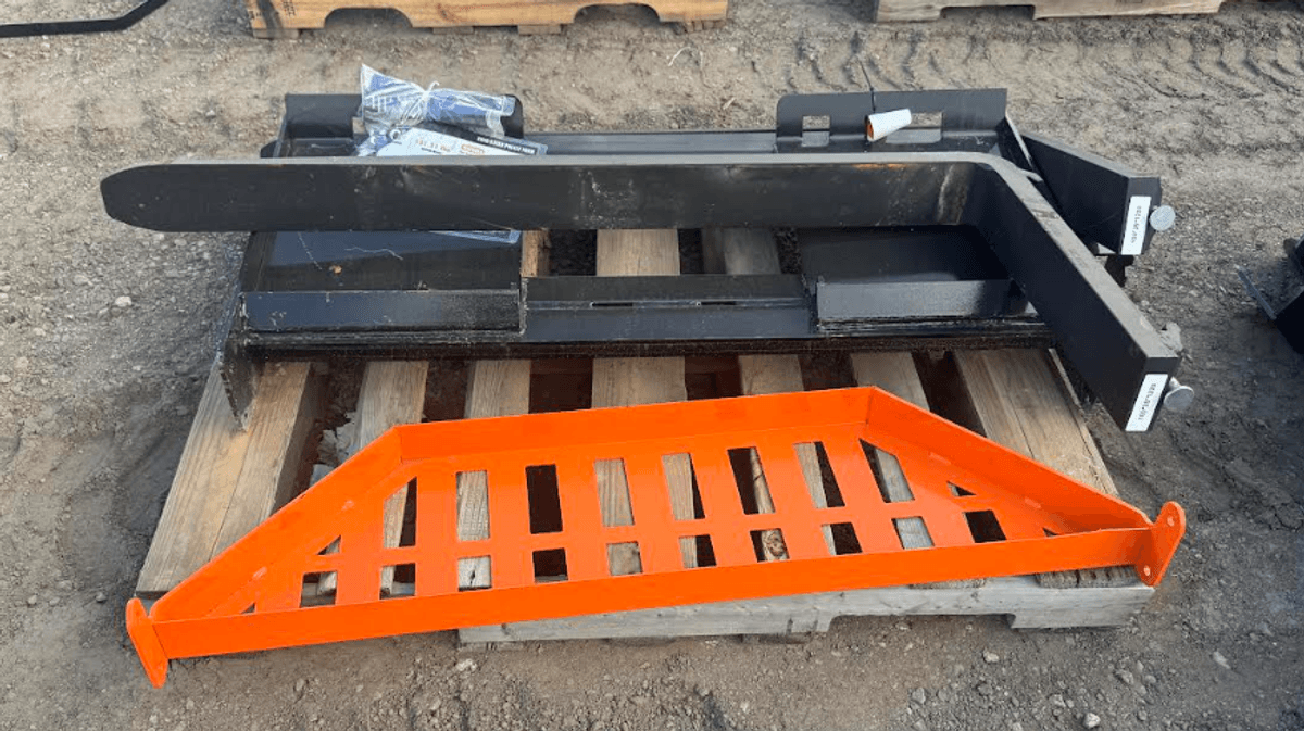 SKID STEER PALLET FORK
