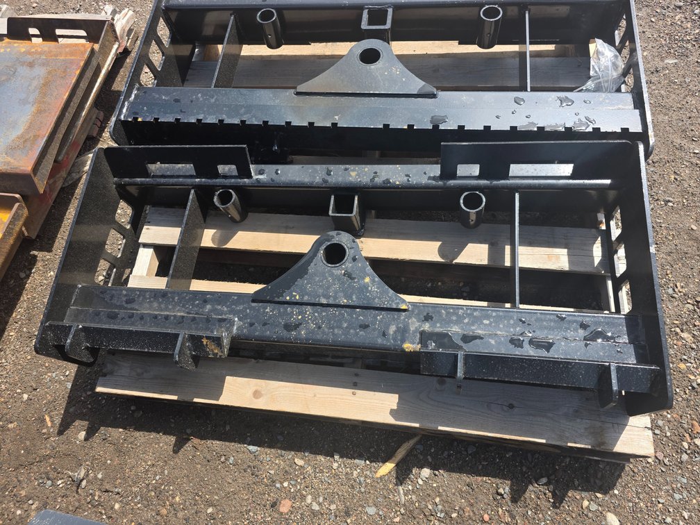 (1) New 2026 Pallet Fork Frame
