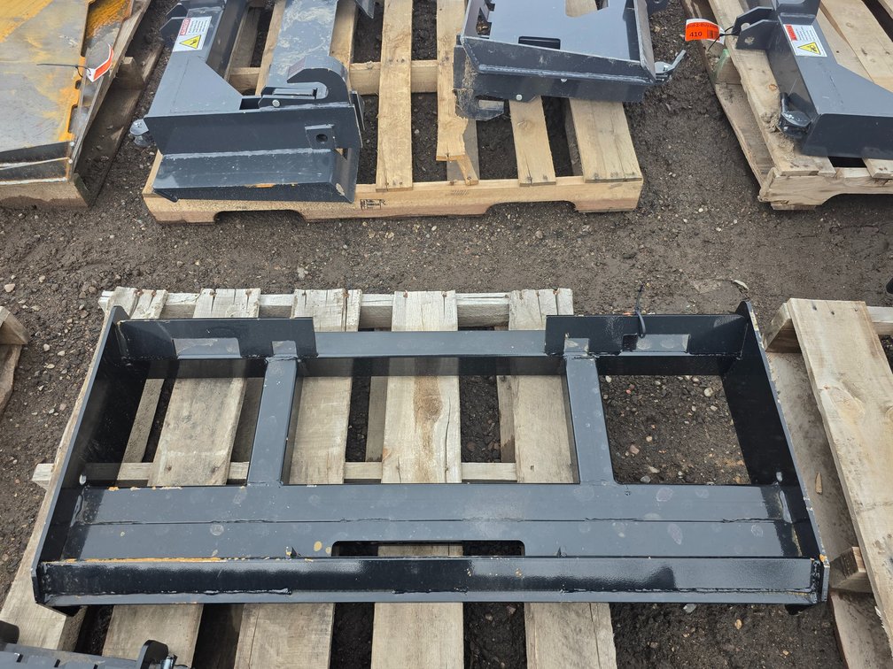 (1) New 2026 Pallet Fork Frame