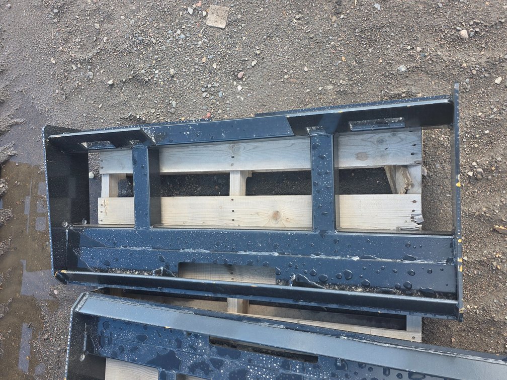 (1) New 2026 Pallet Fork Frame