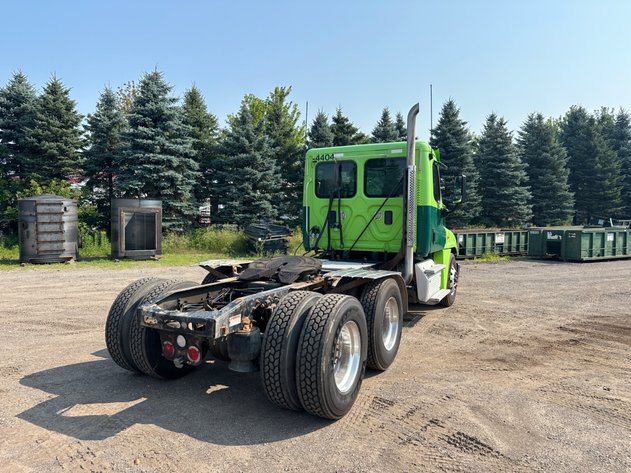 Image for 2017 Freightliner Cascadia Tandem Axle Semi