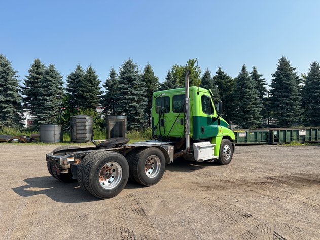 Image for 2017 Freightliner Cascadia Tandem Axle Semi