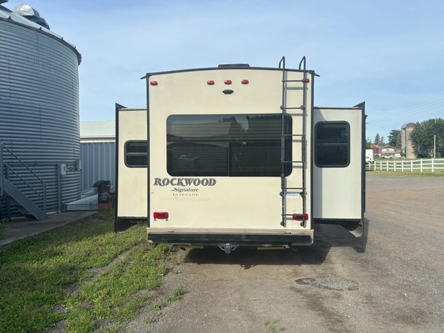 Image for 2017 Rockwood Signature Ultra Lite By Forest River 5th Wheel