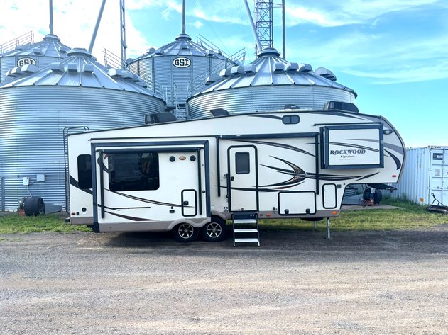 Image for 2017 Rockwood Signature Ultra Lite By Forest River 5th Wheel