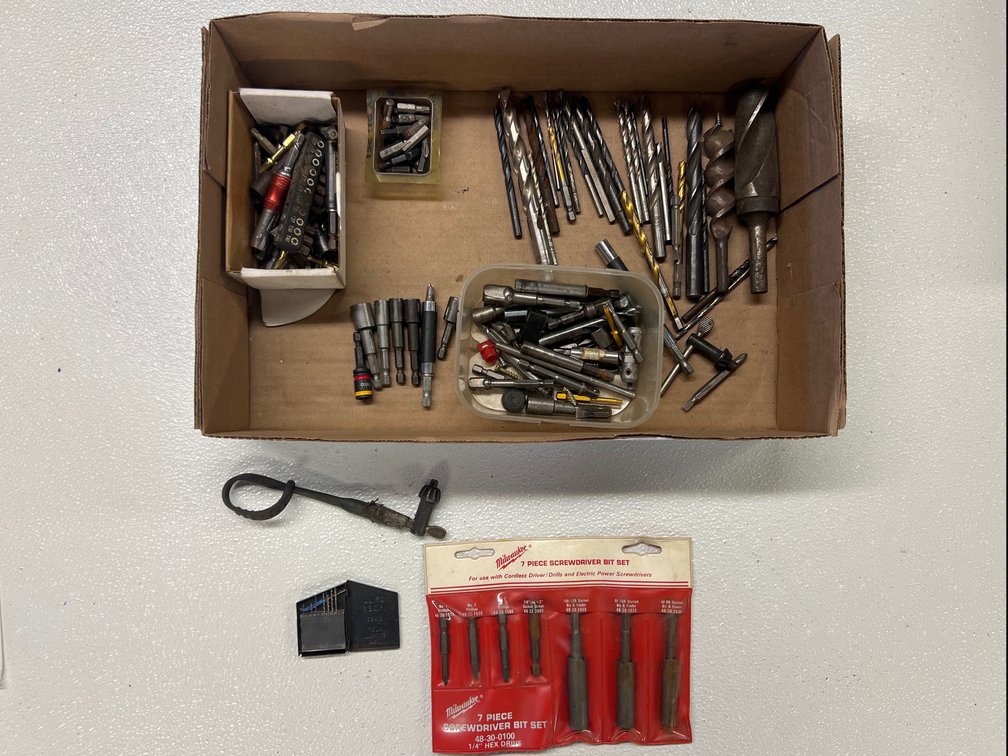 Milwaukee 7-Pc Screwdriver Bit Set & Assorted Bits