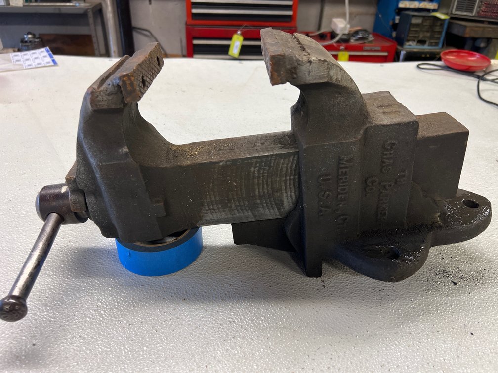 TH Chas Parker Co. No. 954 1/2 Meriden CT USA Bench Vise