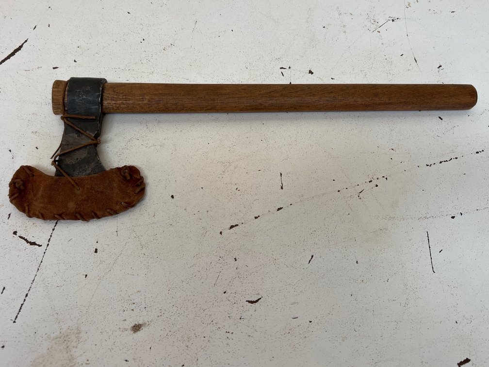 Tomahawk w/Leather Sheath
