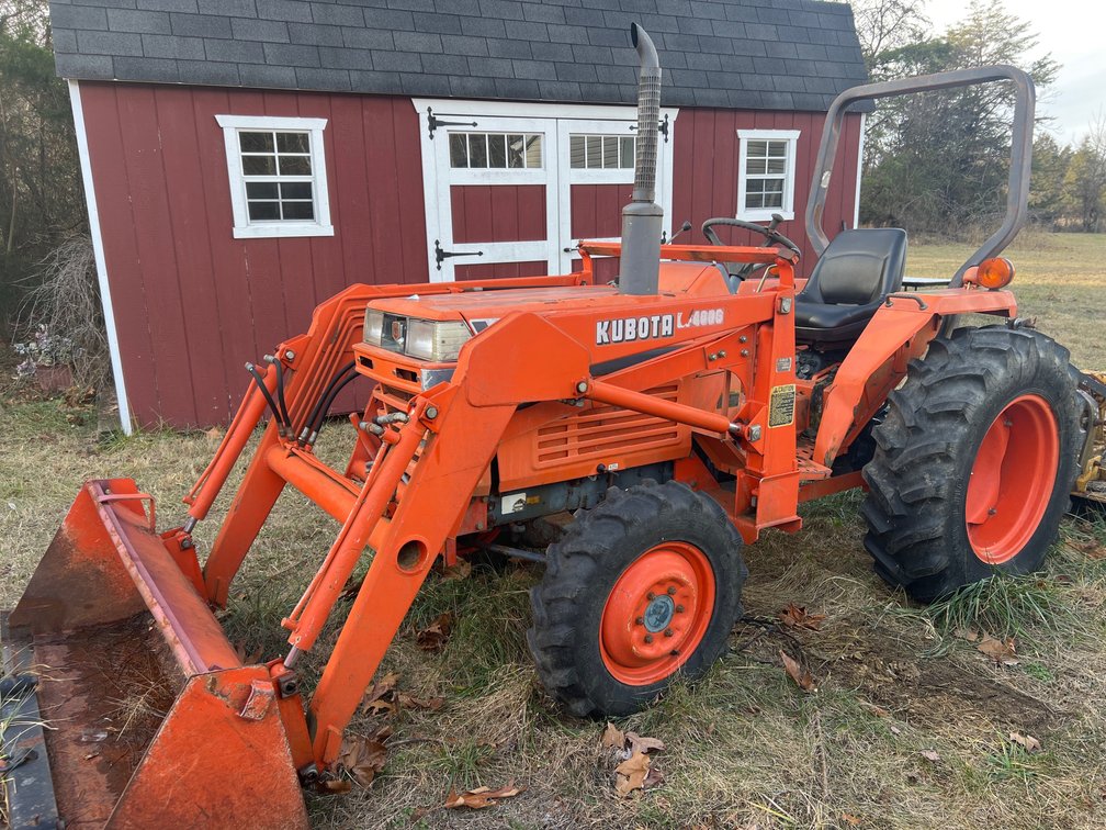 *The Clutch Has Gone Bad on this Tractor. Tractor is Being Sold As Is* Kubota L2550 4WD 30hp Diesel with Bucket