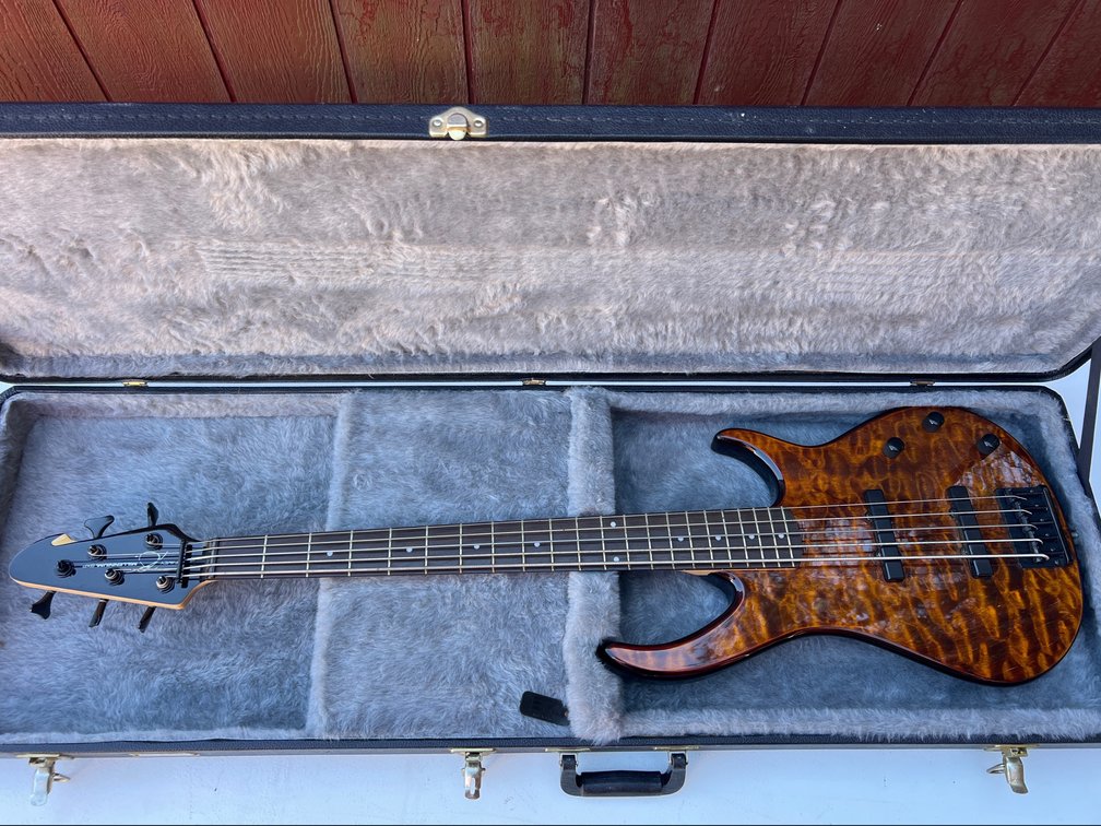 Peavey Millennium BXP 5-String Bass Guitar w/TKL Case