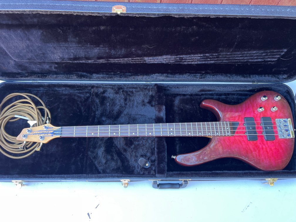 Washburn Bantam XB-400 4-String Bass Guitar w/TKL Case