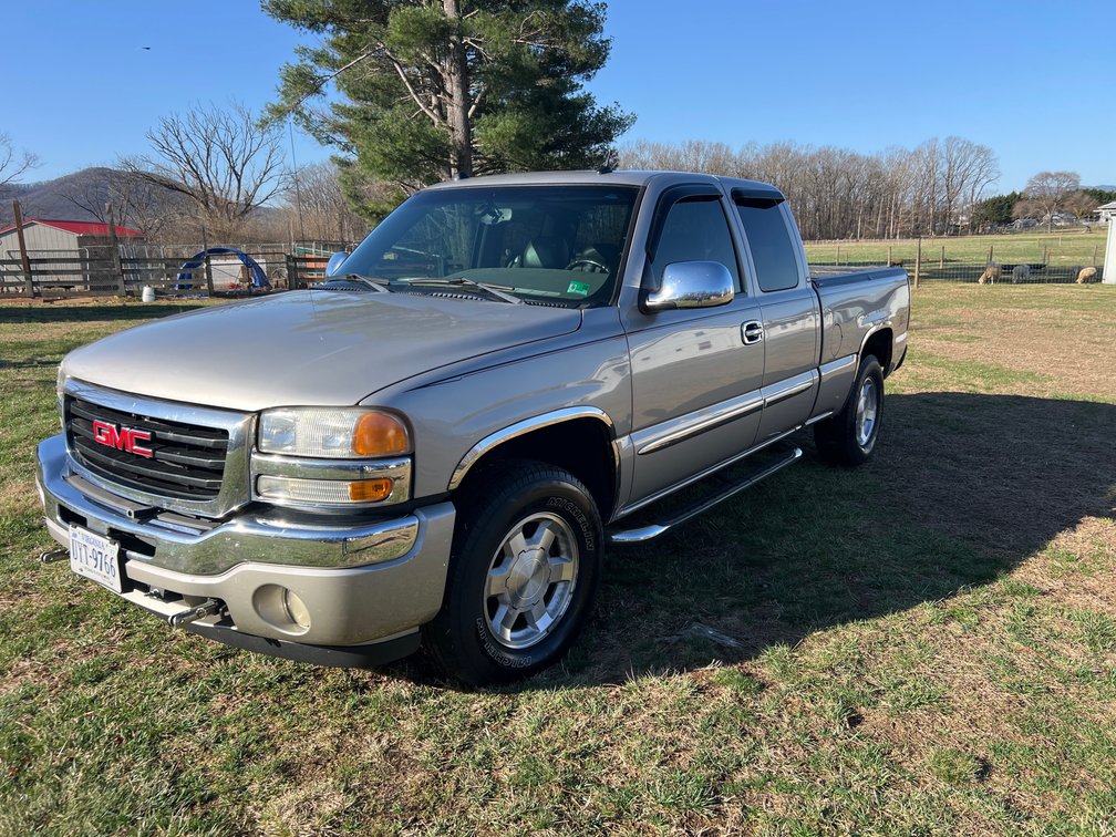 2005 GMC Sierra Pickup Truck