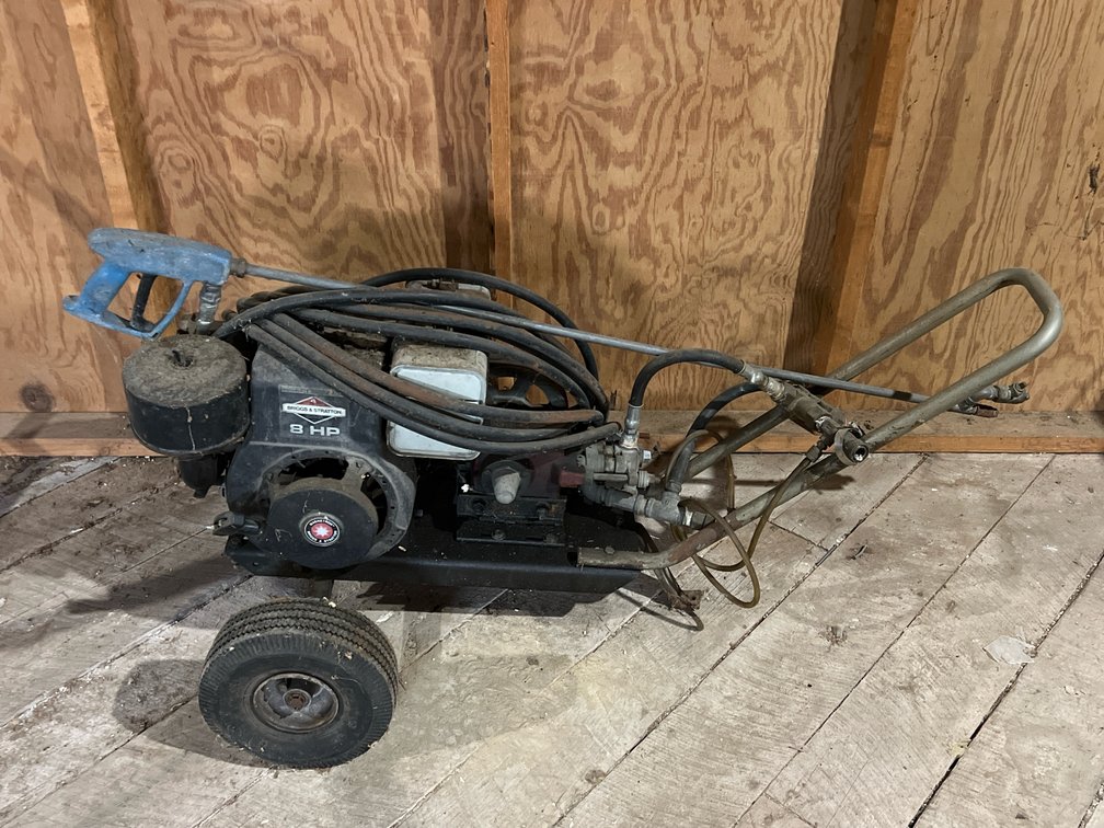Power Washer with 8hp Briggs & Stratton Engine & Wand/Hose