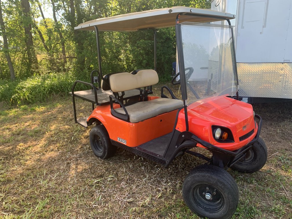 E-Z Go Battery Powered Golf Cart With Windshield. Batteries Replaced In 2024. Works As It Should