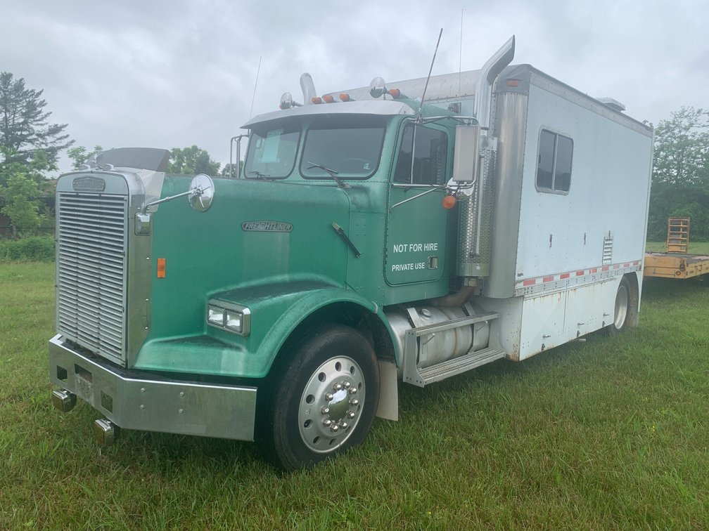 1987 Freightliner FLC Truck. Less Than 100,000 Miles On Engine Rebuild!