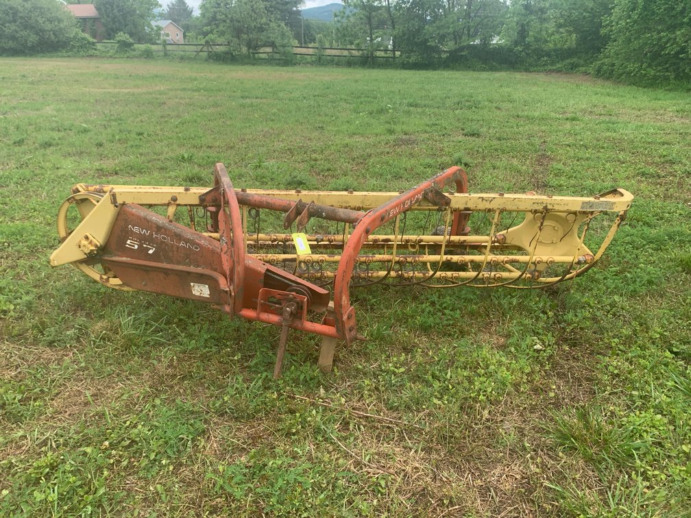 New Holland Hay Rake. 125” Wide