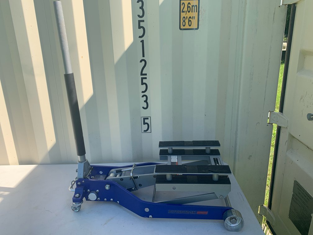 Pittsburgh Hydraulic ATV / Motorcycle Lift. 1500lb Capacity. Like New