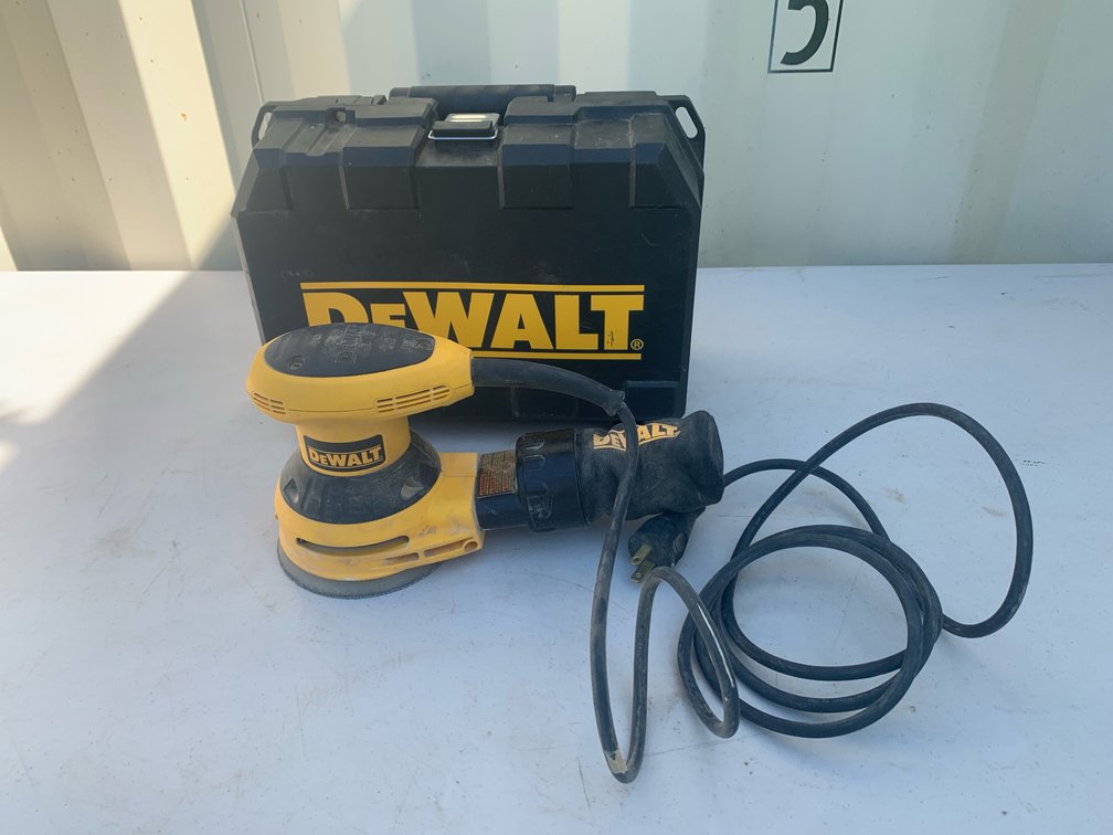 Dewalt Electric Palm Sander With Case