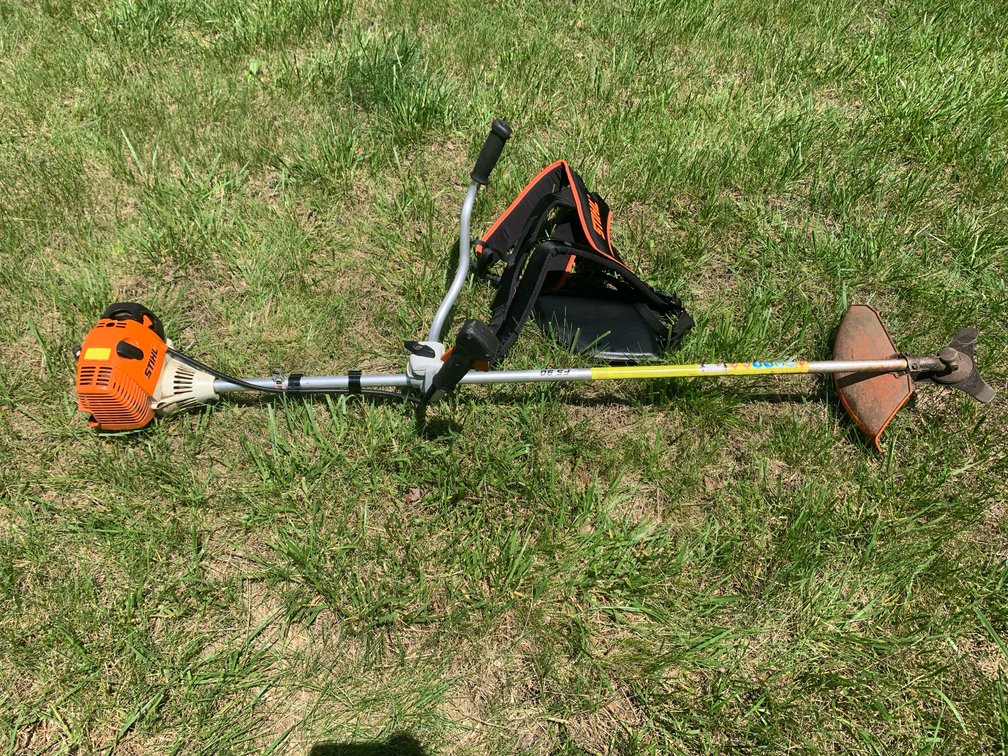 Stihl FS 90 Weedeater With Brush Cutter Blade. Starts and Runs